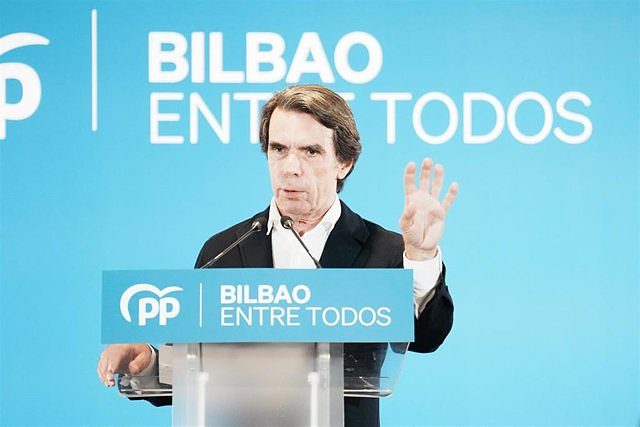 Aznar warns of "a general release of terrorists in prison" and of "a consultation, also in the Basque Country"
