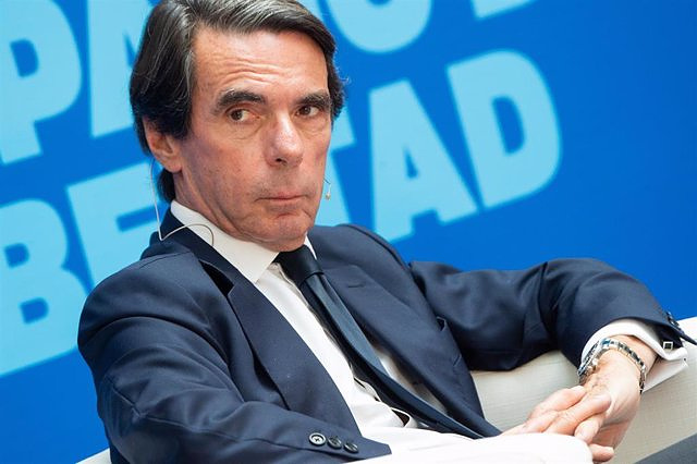 Aznar reveals that "a Batasuna councilor kept the missile that was launched against his plane in warehouses of the town hall"
