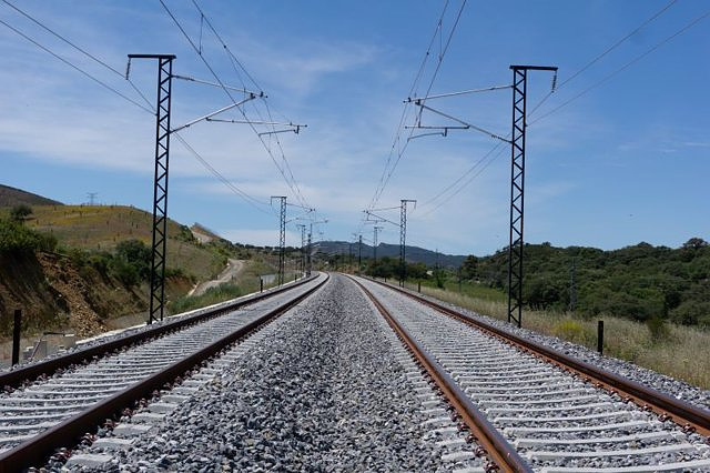 The railway companies request the "urgent" review of the Adif fees, according to the CNMC
