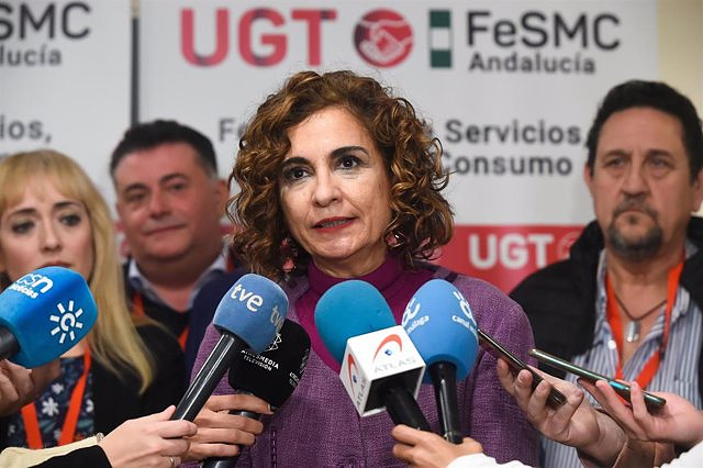 María Jesús Montero hopes to see an agreement to raise wages in the "coming months"