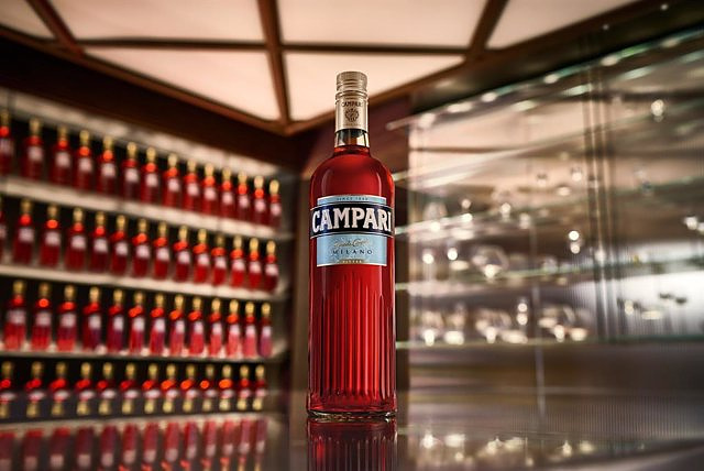 RELEASE: Campari pays homage to Milan with the launch of the iconic new bottle inspired by its home