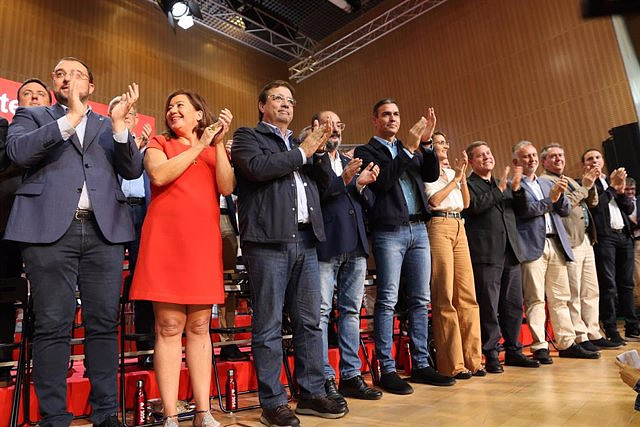 Two regional presidents and at least 17 mayors defeated on 28M will go on the PSOE lists