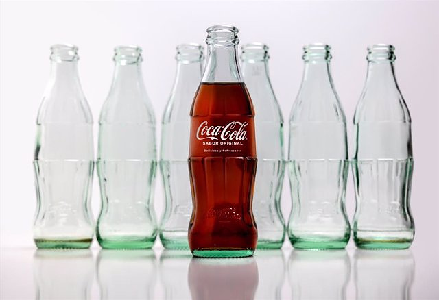 Coca-Cola Europacific Partners plans to transform 10,000 hospitality customers so that they only have glass containers