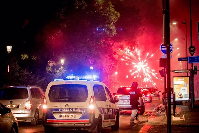 The Government of France does not rule out imposing a state of emergency to restore order after the protests