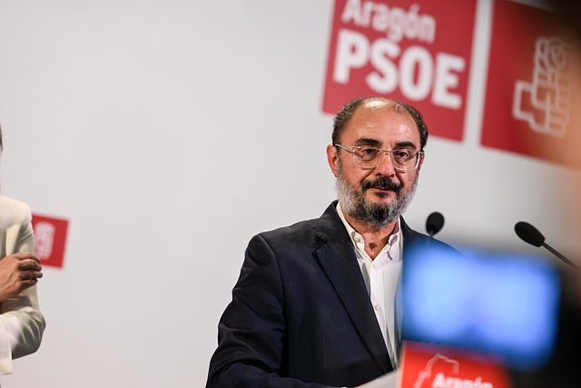 Lambán will not lead the opposition to Azcón and will only continue as PSOE leader until the regional congress