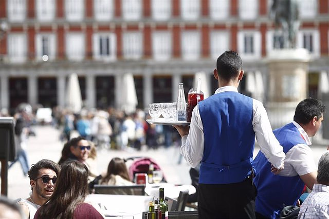 The services sector in Spain maintains its expansion supported by tourism and the rise in the SMI, according to PMI