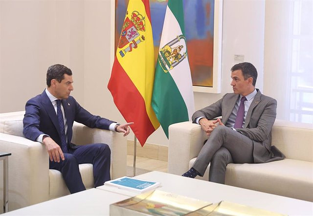 Moreno asks Pedro Sánchez by letter to "cease the campaign of harassment" of the Government against the red fruit sector of Huelva