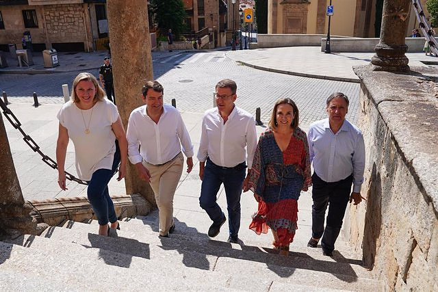'Génova' tries to mitigate the debate on the clash with Vox in Extremadura and recover the initiative in the campaign