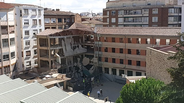 A worker killed and two others injured in the collapse of the Adoratrices school in Logroño
