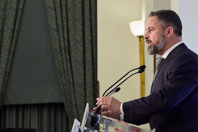 Abascal believes that Sánchez, "leader of the pack", should have been disqualified by the "only yes is yes" law