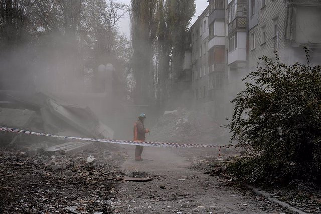 At least 18 injured, five of them children, after a Russian bombardment against the Ukrainian city of Nikolaev
