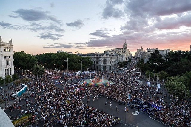 Hundreds of thousands of people claim LGTBI rights in Madrid on a day marked by 23J