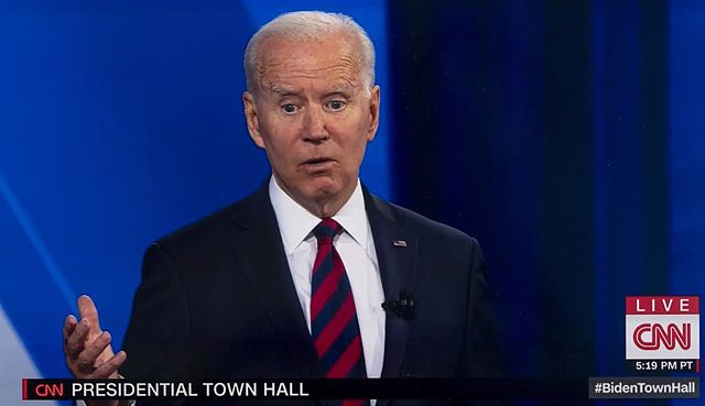 Biden defends the need to deliver cluster bombs to Ukraine because "this war is about ammunition"