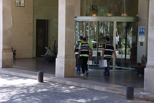 Six tourists arrested for a group rape of a young woman in a hotel in Palma