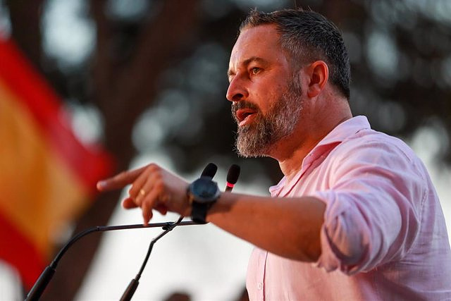 Abascal believes that Feijóo "confuses his opponents": "He is more concerned with beating Vox than with beating the PSOE"