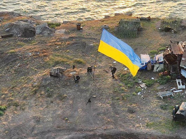 Zelensky commemorates 500 days of war in Ukraine with a visit to the iconic Snake Island