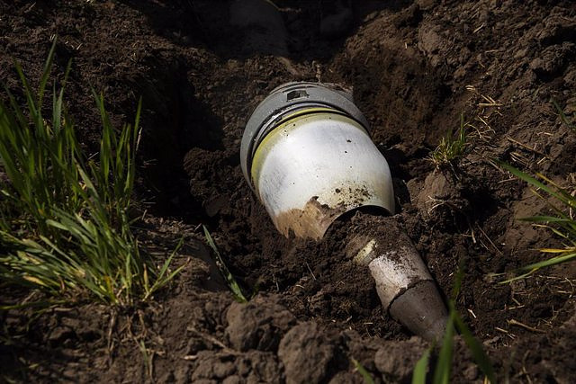 The US contemplates the shipment of cluster munitions to Ukraine amid misgivings about international agreements
