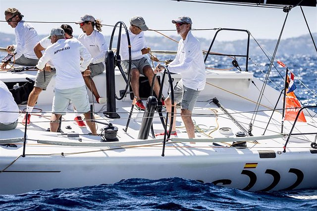 Felipe VI achieves his first podium in a Copa del Rey MAPFRE with 'Scugnizza' and 'Patakín' as absolute champions