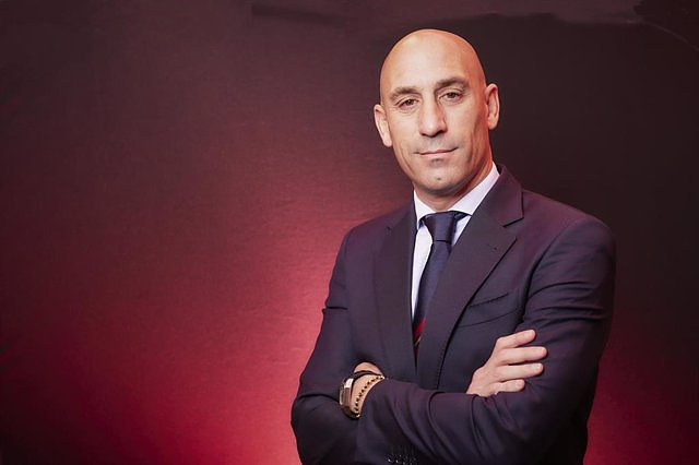 Rubiales apologizes for kissing Jenni Hermoso: "I was wrong"
