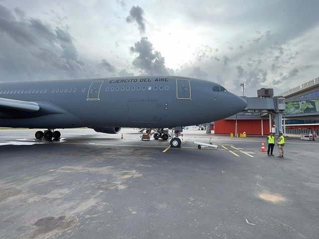 The plane with the Spaniards evacuated from Niger arrives in Spain
