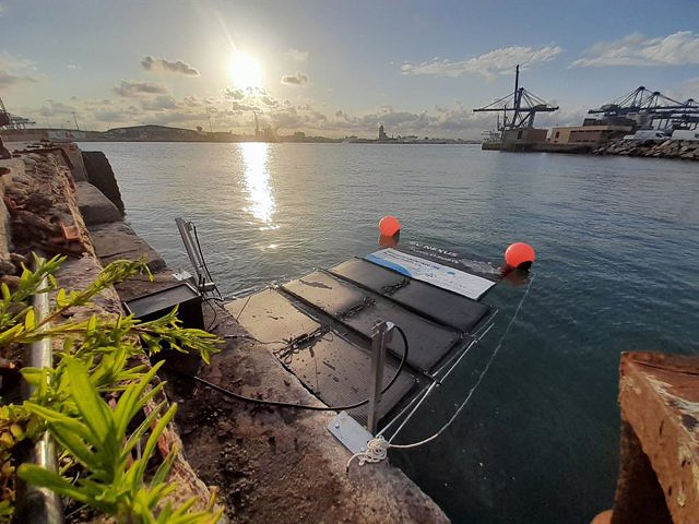 The Port of Valencia hosts the first prototype of floating solar energy in marine waters