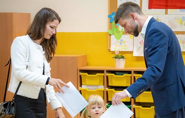 Slovakia's leaders cast their vote in parliamentary elections amid calls for participation