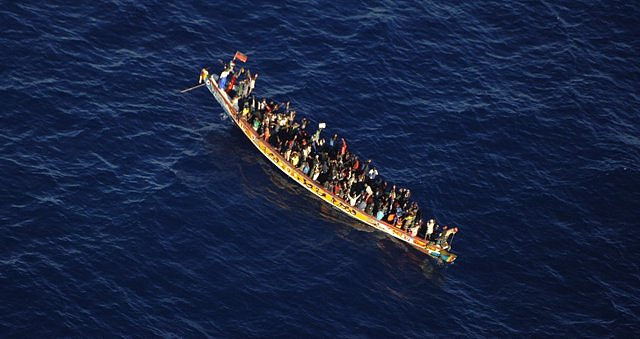 They rescue a canoe with more than 220 migrants, including one deceased, four seriously ill and 117 children