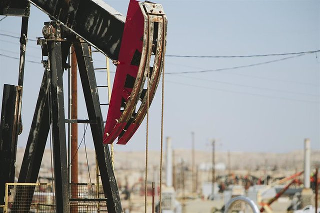 Brent crude oil falls from $84 and Julius Baer points to profit-taking as the cause