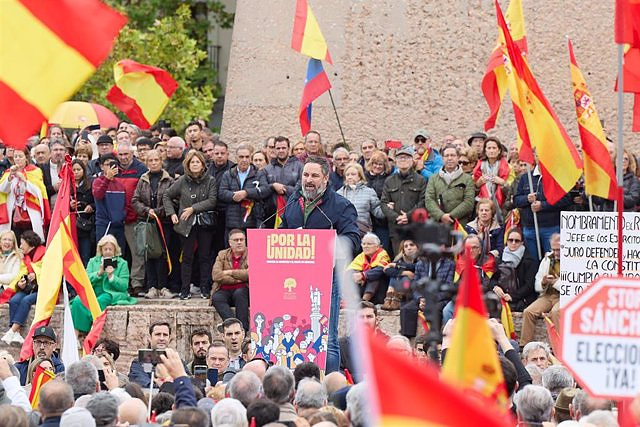 Vox gathers 100,000 people in Colón to protest against the amnesty and Sánchez and promises to "respond"