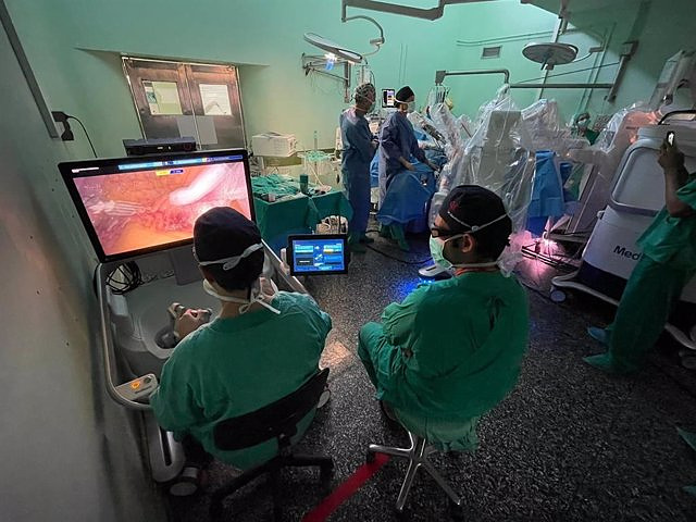 The General Hospital of Elche performs the first colon cancer resection in the Community with the Hugo robot