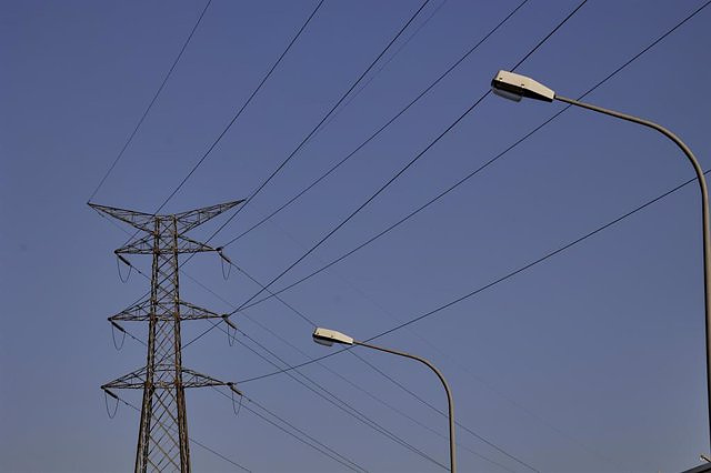 The price of electricity rises this Monday to 35 euros/MWh