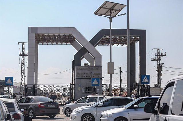 Twenty-four people with Spanish passports receive authorization to leave Gaza today through Rafá