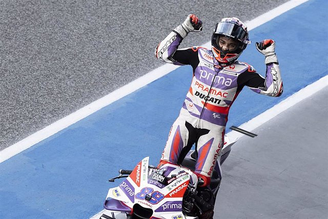 Jorge Martín wins the sprint and takes the fight for the MotoGP title until Sunday