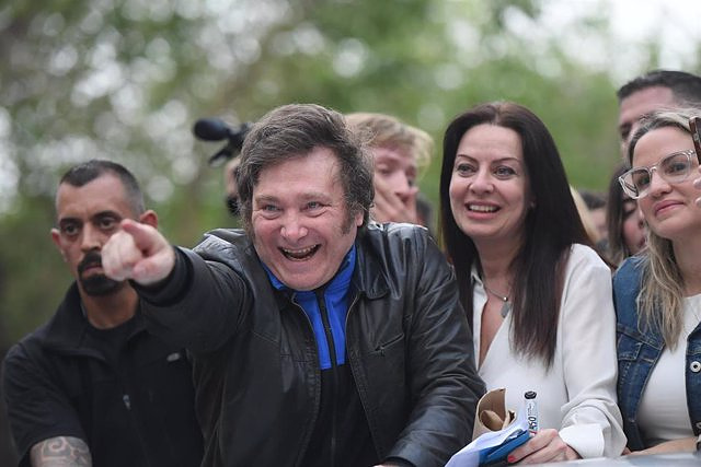 Massa and Milei face the final stretch of the electoral campaign in Argentina tied