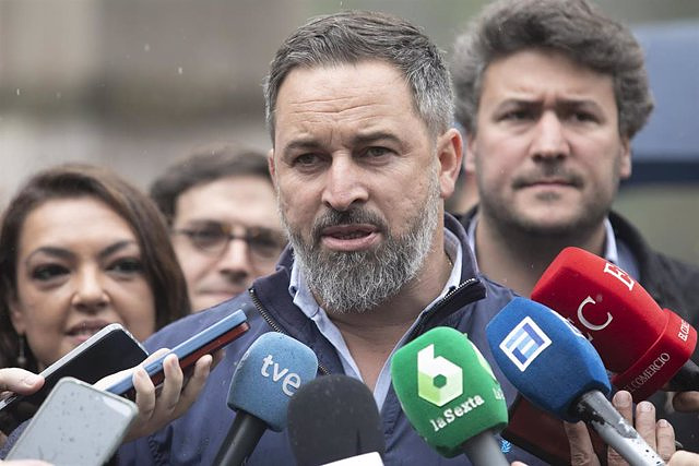 Abascal accuses Feijóo of lying because "one day he mobilizes the Spaniards and another he makes an agreement with the coup plotters in Congress"
