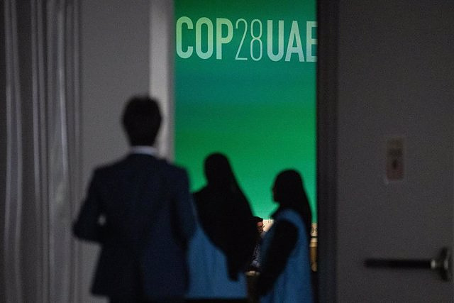 The COP28 draft agreement eliminates the "elimination" of fossil fuels and is rejected by the EU and environmentalists