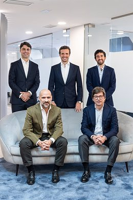 The CNMV gives the 'green light' to the fund of Pablo Casado and Ana Botín's nephew to invest in defense and AI