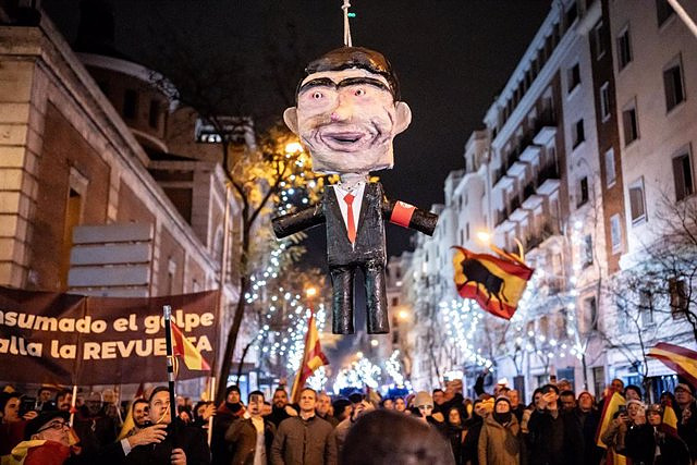 The burning of photos of the King or Puigdemont, preceding the Sánchez doll in which the judges saw no crime