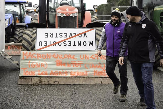 French farmers announce an indefinite blockade of access to Paris starting this Monday