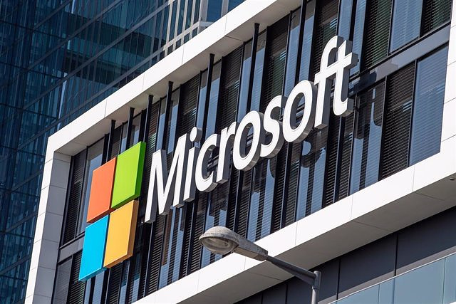 Microsoft momentarily surpasses Apple as the most valuable company in the world