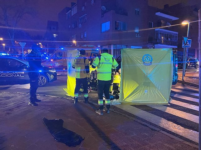 A 40-year-old woman dies after being shot several times in the middle of the street in Puente de Vallecas