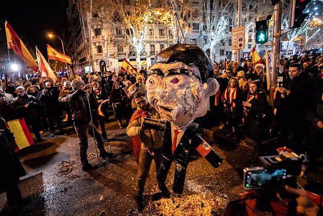 The AN Prosecutor's Office will investigate the hanging of a doll with the image of Pedro Sánchez on New Year's Eve