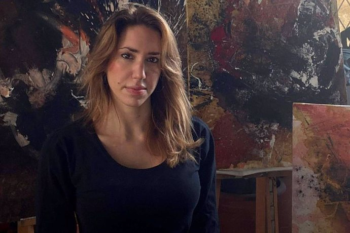 STATEMENT: The abstract art carried out by a woman, Laura Canal