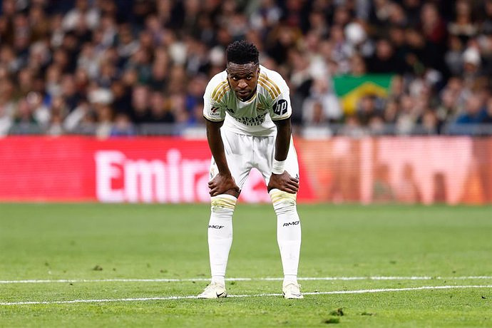 The fan who used racist insults at a minor for wearing a Vinícius shirt was arrested