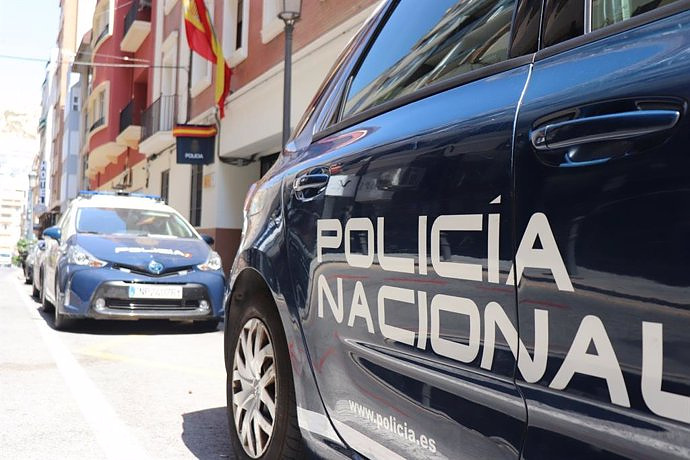 A civil guard arrested for attacking and trying to strangle his wife in Valencia