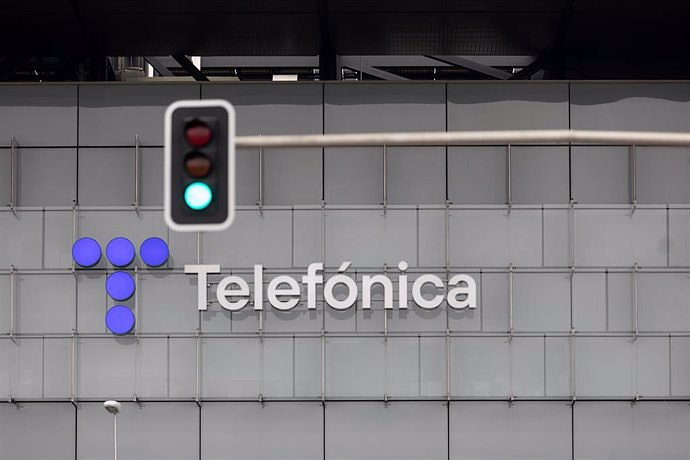 Telefónica loses 892 million after provisioning ERE and the United Kingdom subsidiary, but earns 40,652 million