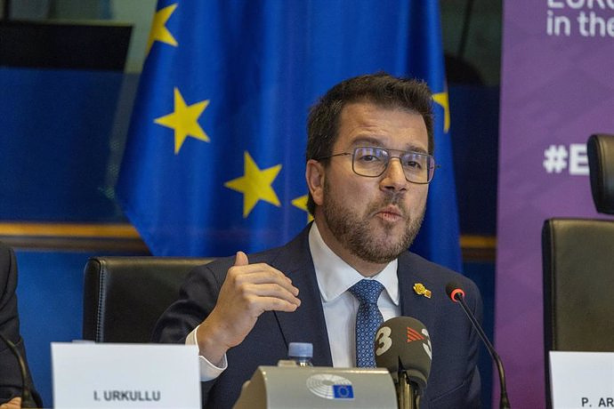 The European Parliament will ask for the same treatment for Catalan and Spanish in schools and for Brussels to monitor that it is fulfilled