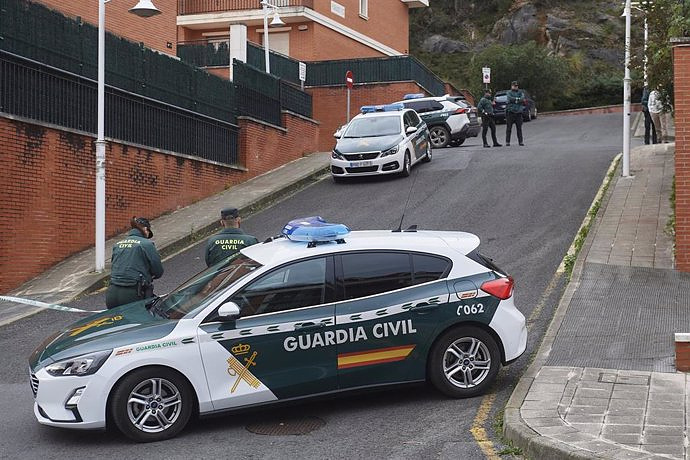 The investigation indicates that Castro Urdiales' brothers killed their mother by stabbing her and simulated a kidnapping