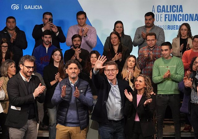 Feijóo warns of the danger of bringing the "Sanchez model" to Galicia: "We are not for independence"