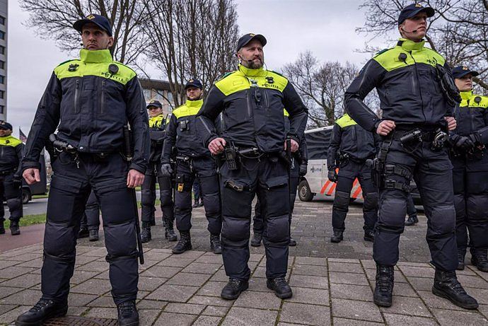 The Dutch Police announce the release of all hostages after a kidnapping in the east of the country